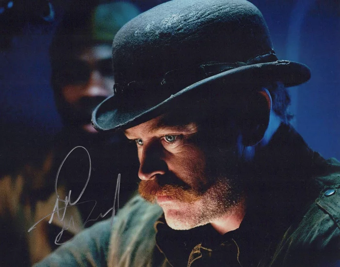Neal McDonough autograph