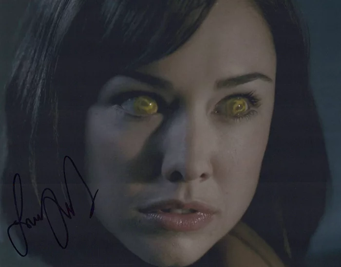Lindsey McKeon autograph