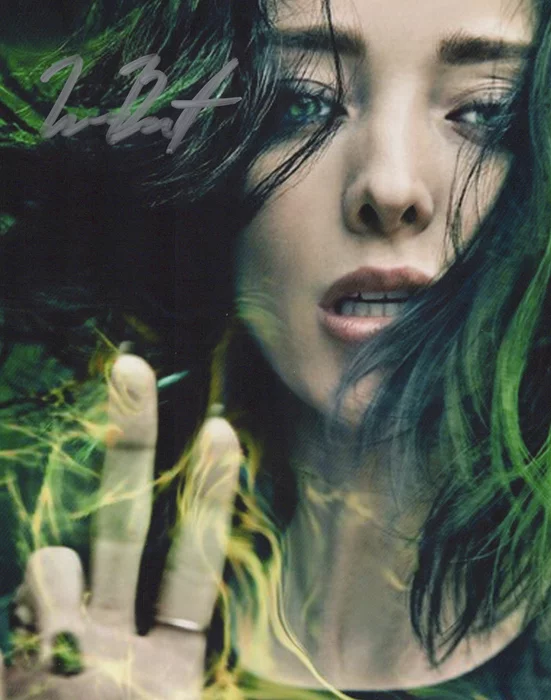 Emma Dumont autograph