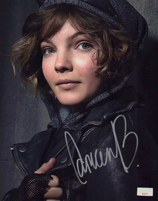 Camren Bicondova autograph