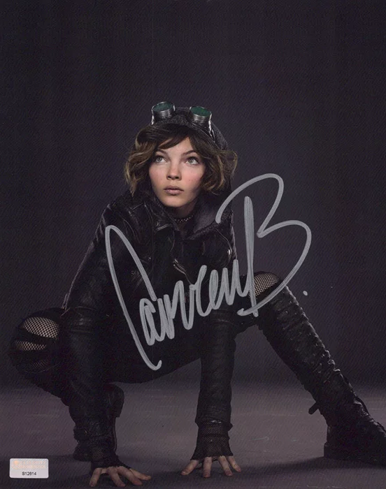 Camren Bicondova autograph