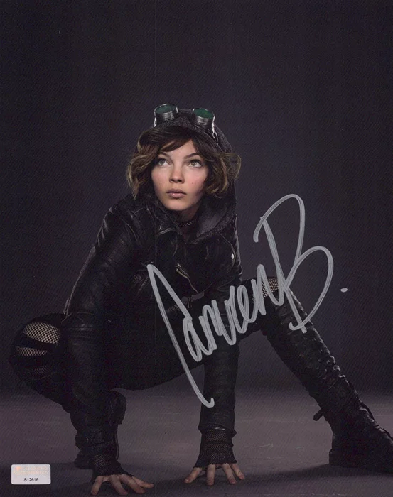 Camren Bicondova autograph