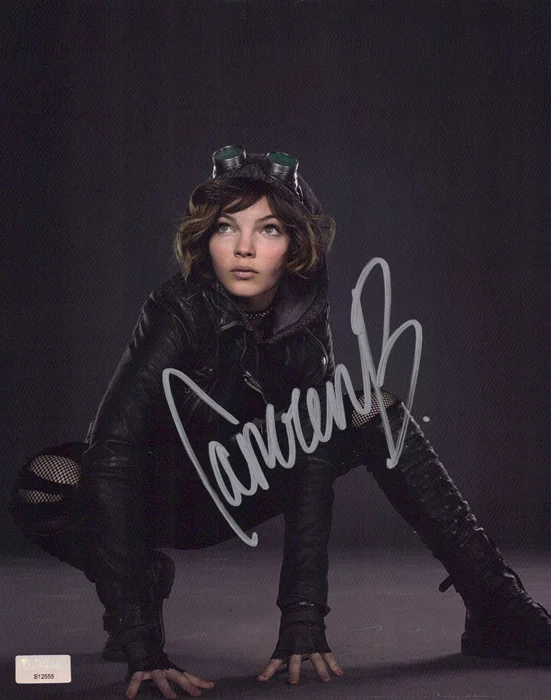 Camren Bicondova autograph