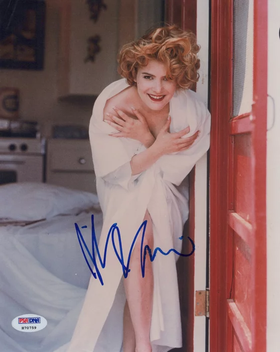 Jennifer Jason Leigh autograph