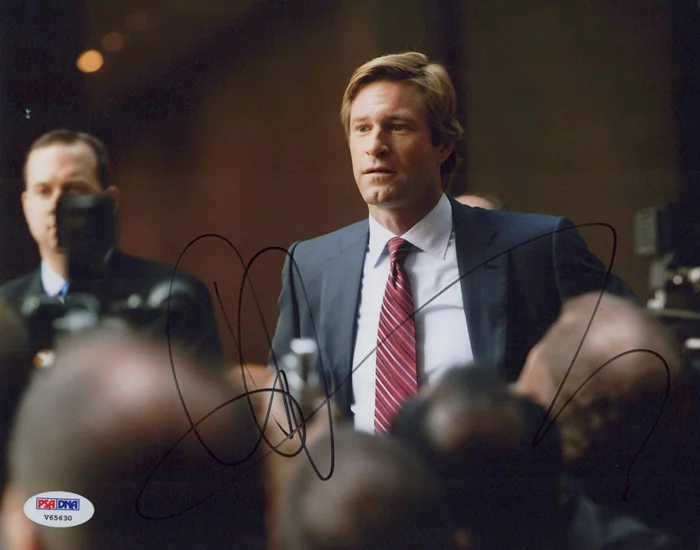 Aaron Eckhart autograph