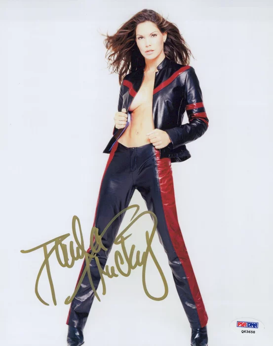 Paula Trickey autograph