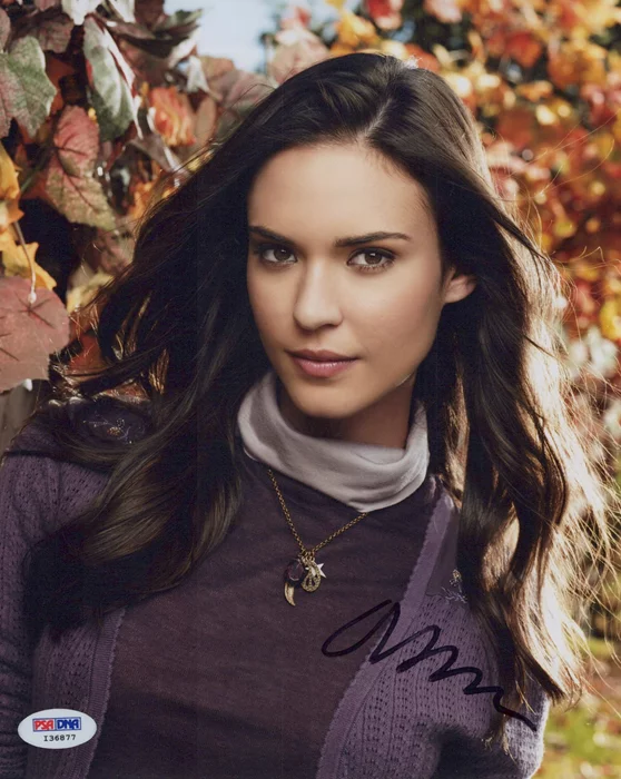 Odette Yustman autograph