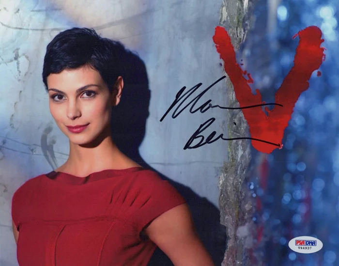 Morena Baccarin autograph