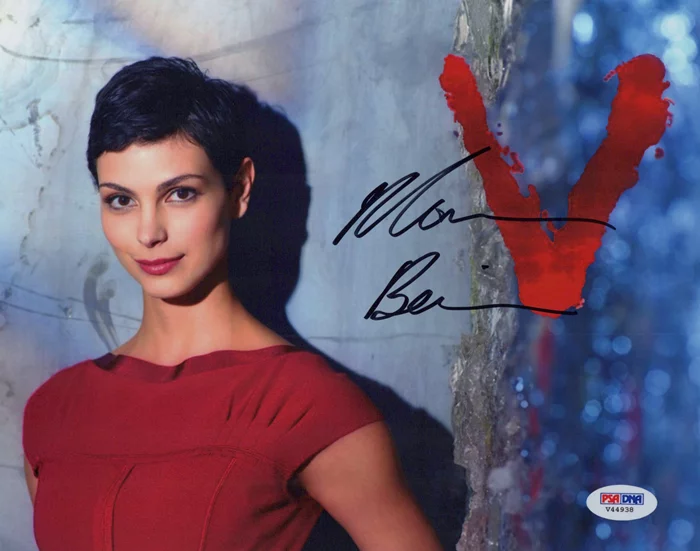 Morena Baccarin autograph