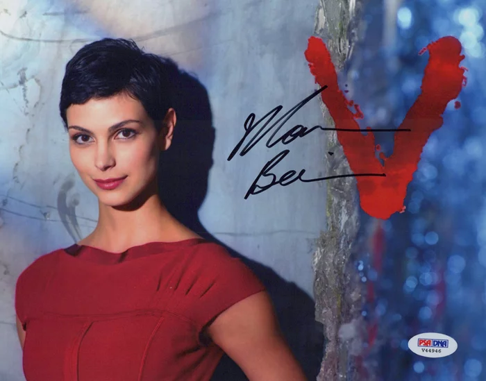 Morena Baccarin autograph