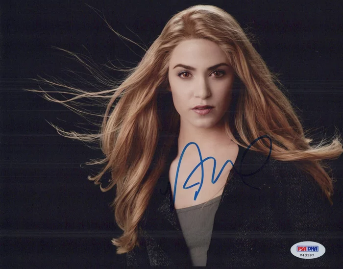 Nikki Reed autograph
