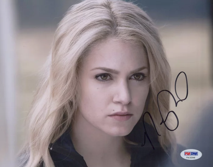 Nikki Reed autograph