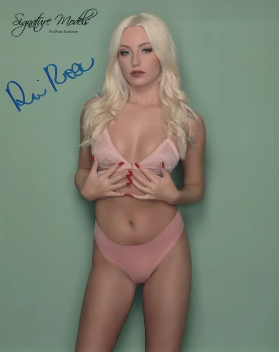 Ria Rose autograph
