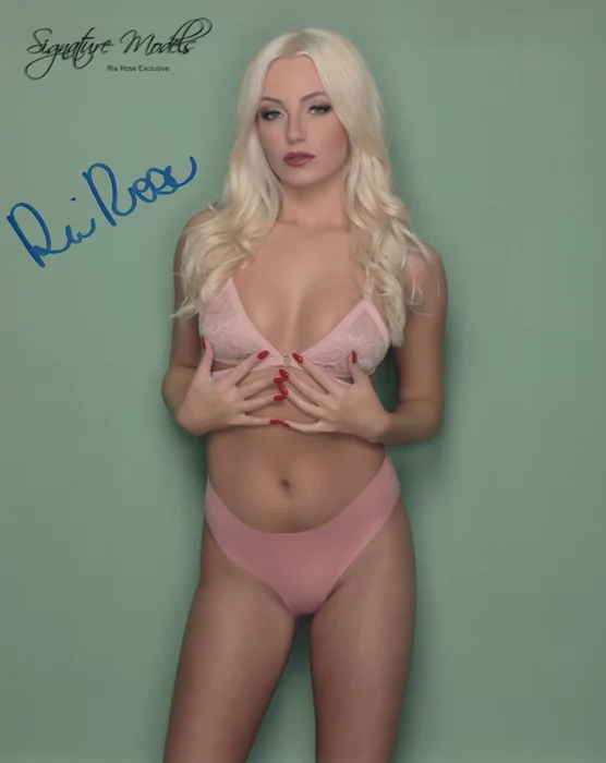 Ria Rose autograph