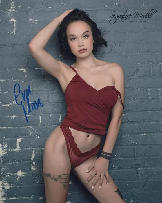 Eva Moon autograph