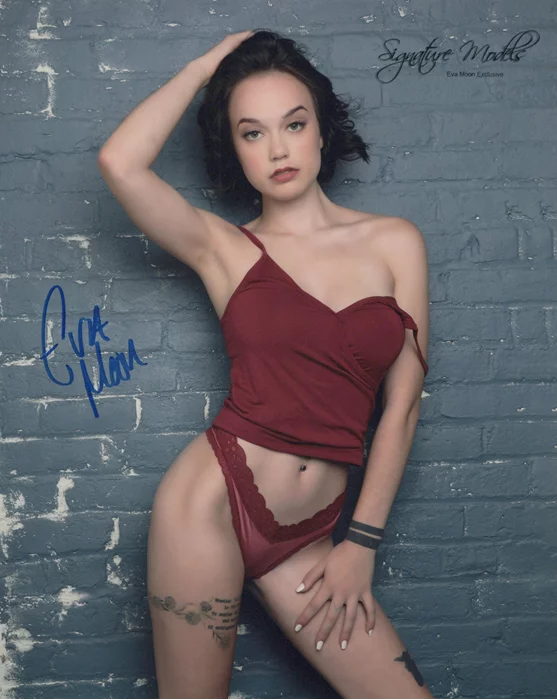 Eva Moon autograph