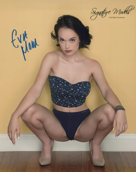 Eva Moon autograph