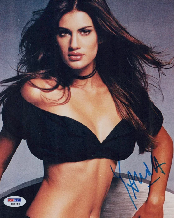 Yamila Diaz autograph