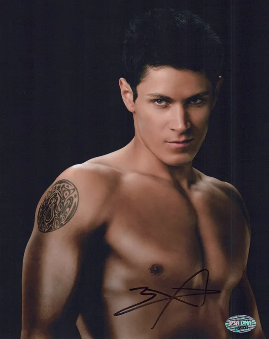Alex Meraz autograph
