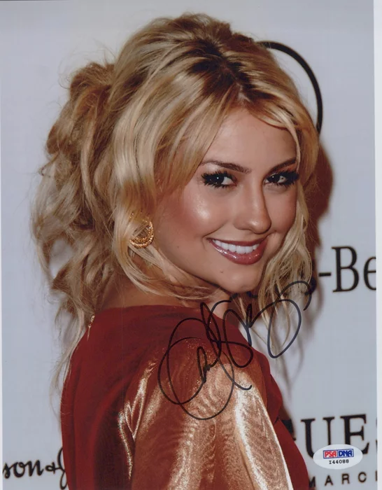 Chelsea Staub autograph