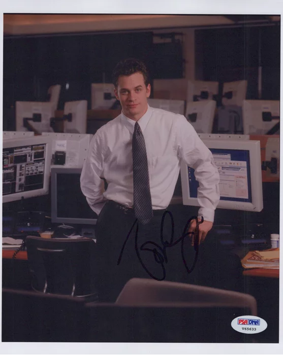 Tom Everett Scott autograph