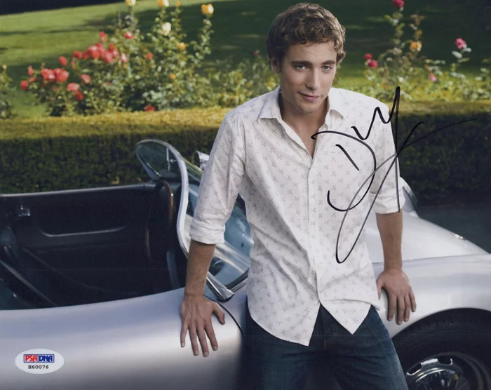 Dustin Milligan autograph