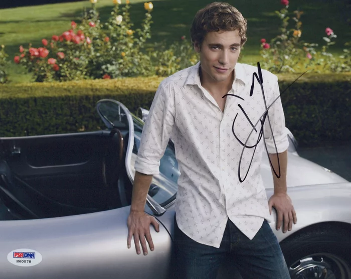 Dustin Milligan autograph