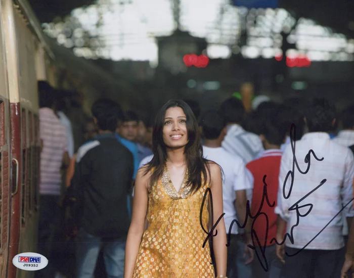 Freida Pinto autograph