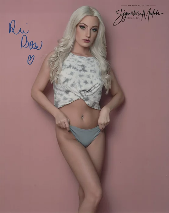 Ria Rose autograph