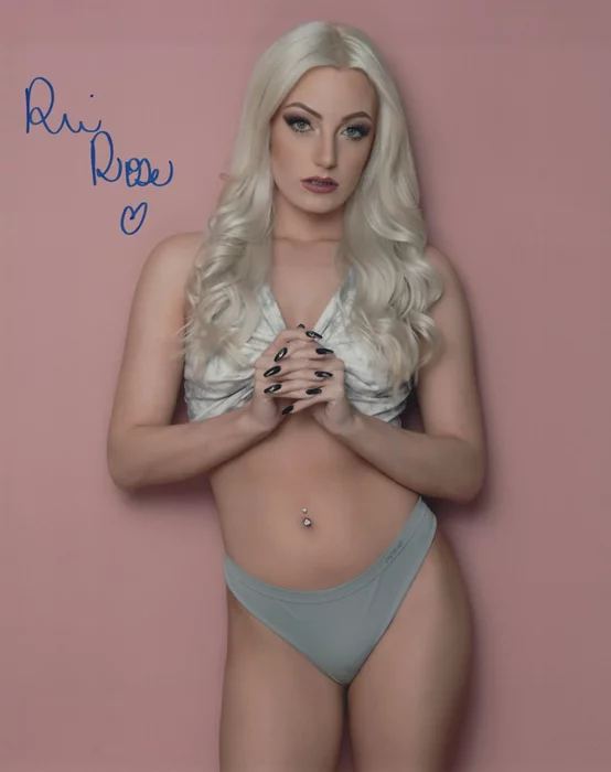 Ria Rose autograph