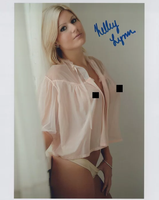 Kelley Lynn autograph