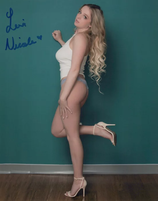 Lexi Nicole autograph