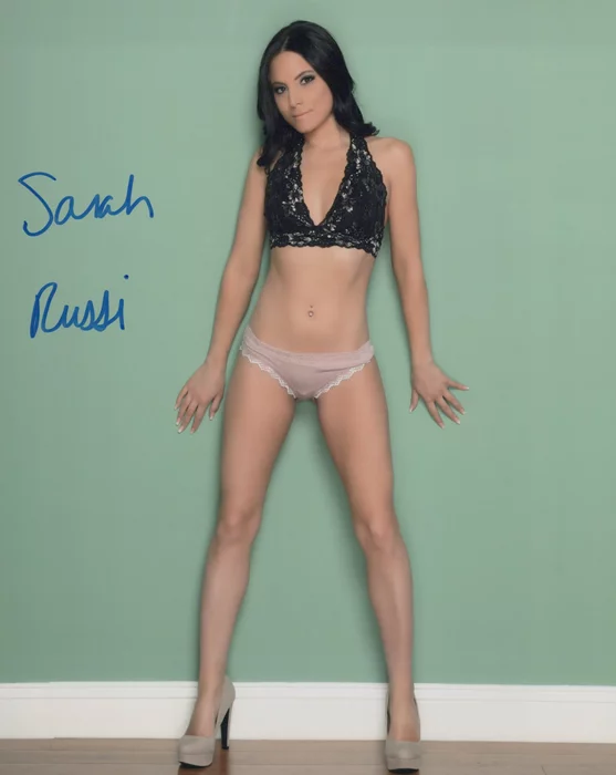 Sarah Russi autograph