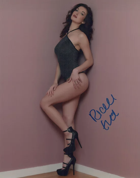 Richelle Eva autograph