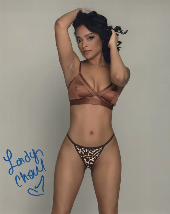 Londyn Chanel autograph