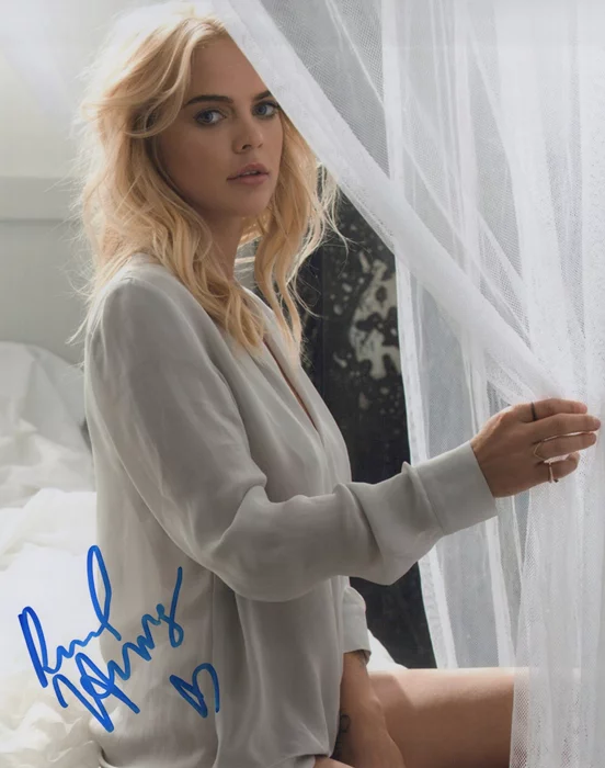 Rachel Harris autograph