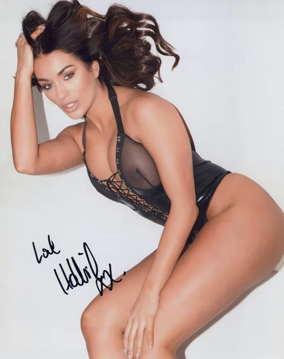 Holly Peers autograph