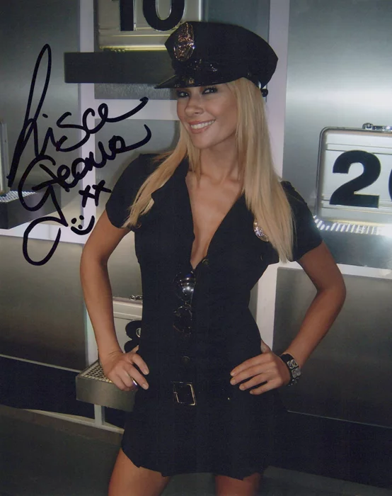 Lisa Gleave autograph