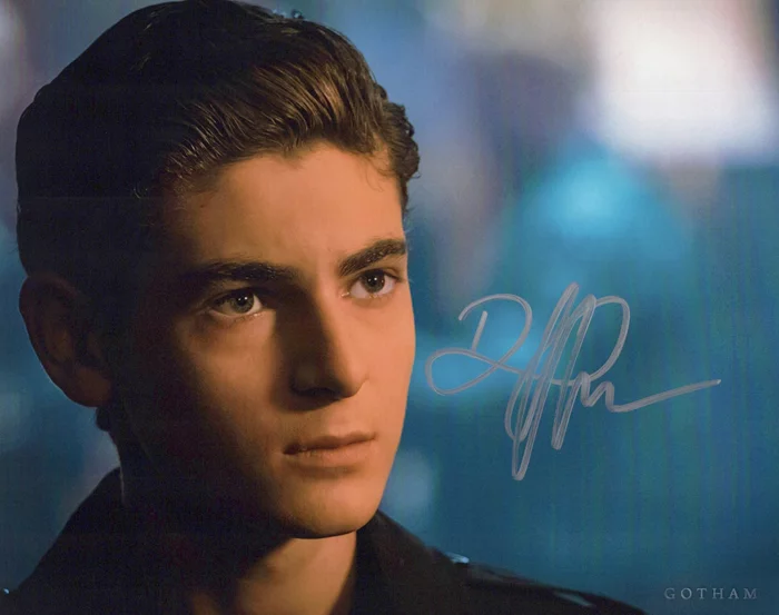 David Mazouz autograph