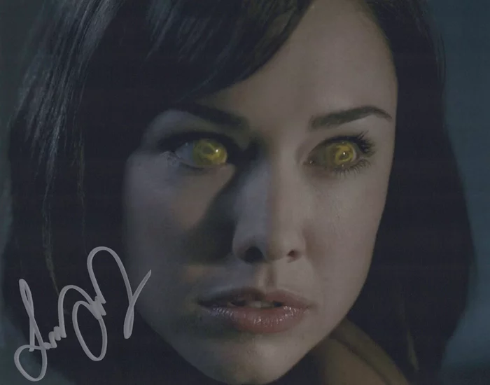Lindsey McKeon autograph