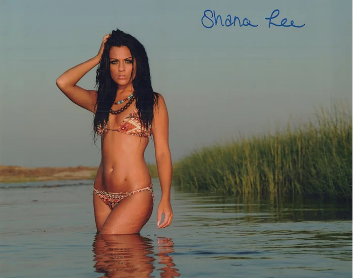Shana Lee autograph