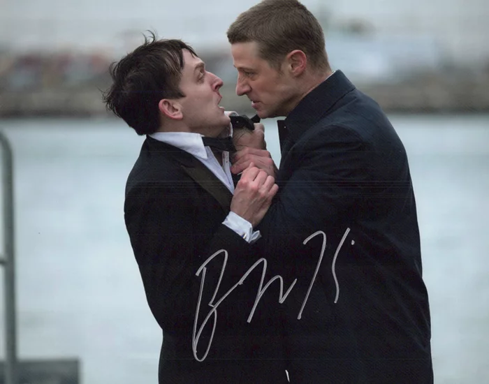 Benjamin McKenzie autograph