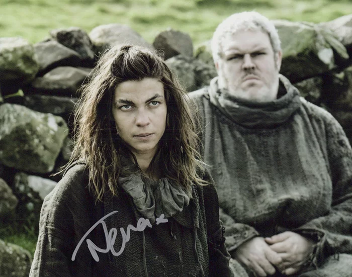 Natalia Tena autograph