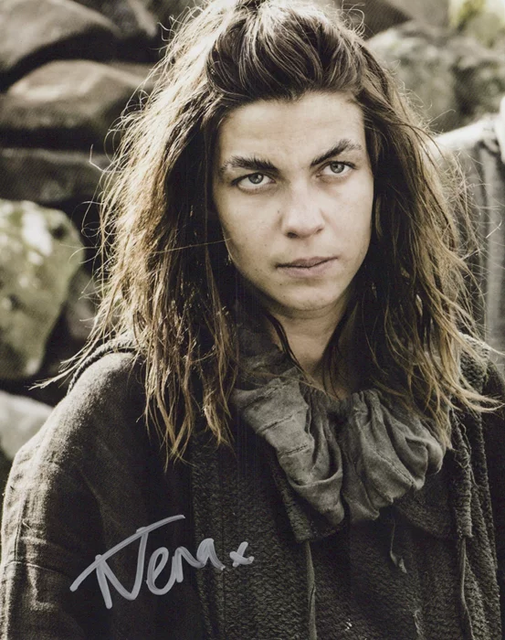 Natalia Tena autograph