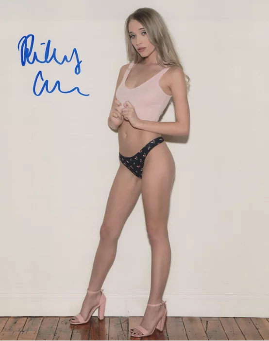 Riley Anne autograph