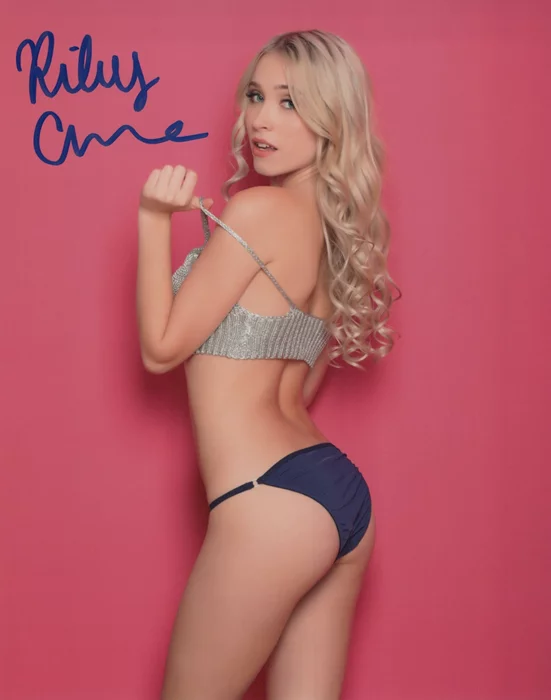 Riley Anne autograph