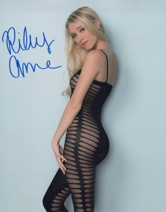 Riley Anne autograph