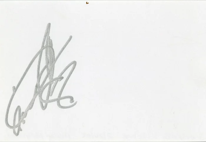 Q'Orianka Kilcher autograph