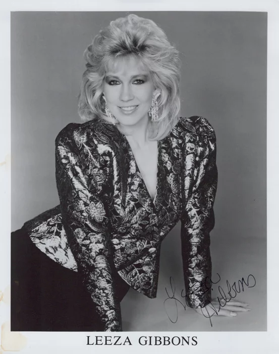 Leeza Gibbons autograph