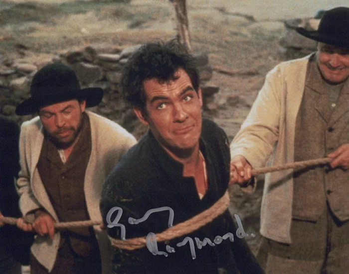 Gary Raymond autograph